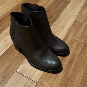 Brand new brown books from Aerosoles!!